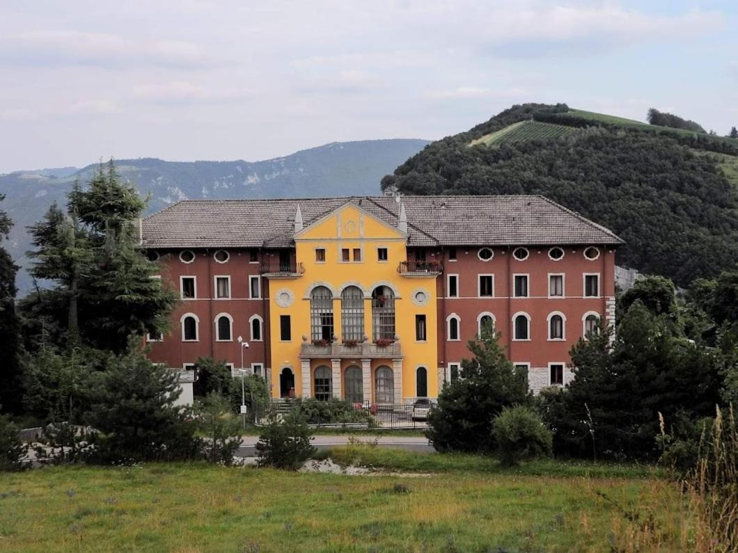 Hotel Stella Alpina Spiazzi Di Caprino Exteriör bild